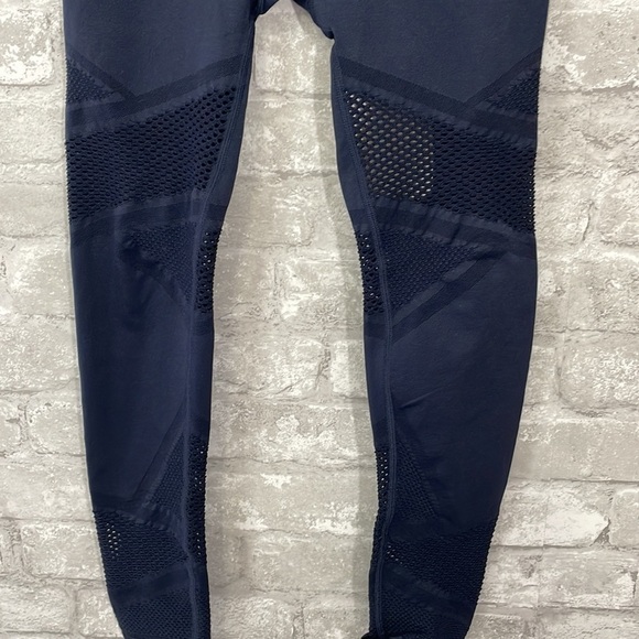 Fabletics MOSAIC HIGH-WAISTED 7/8 Leggings - Picture 3 of 7